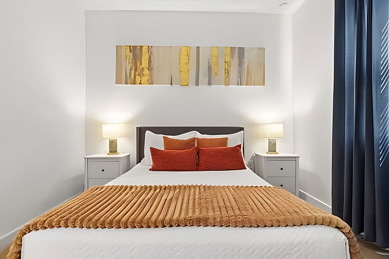 3 Bd / 3 Ba / Sleeps 8 / The hub