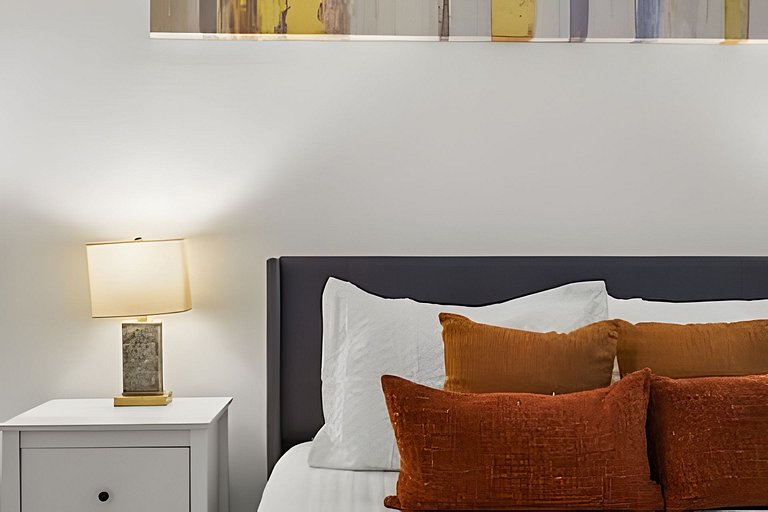 3 Bd / 3 Ba / Sleeps 8 / The hub