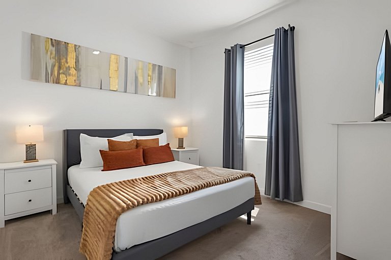 3 Bd / 3 Ba / Sleeps 8 / The hub