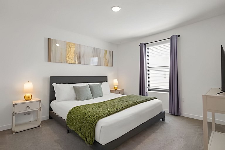 3 Bd / 3 Ba / Sleeps 8 / The hub