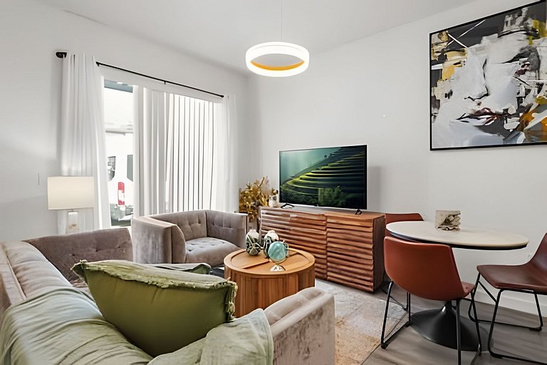 3 Bd / 3 Ba / Sleeps 8 / The hub
