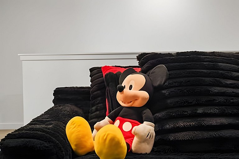 3 Bd / 3 Ba / Sleeps 8 / The hub