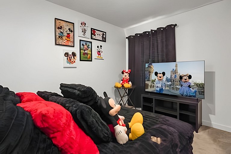 3 Bd / 3 Ba / Sleeps 8 / The hub