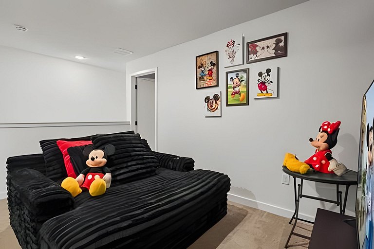 3 Bd / 3 Ba / Sleeps 8 / The hub