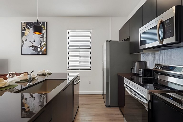 3 Bd / 3 Ba / Sleeps 8 / The hub