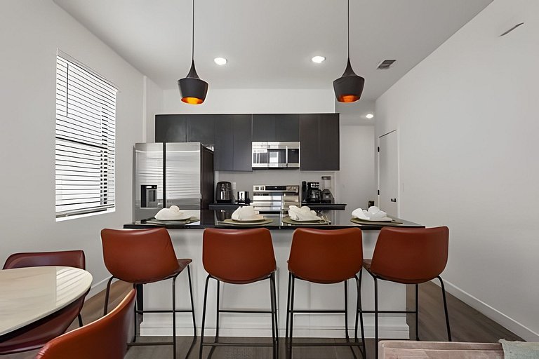 3 Bd / 3 Ba / Sleeps 8 / The hub
