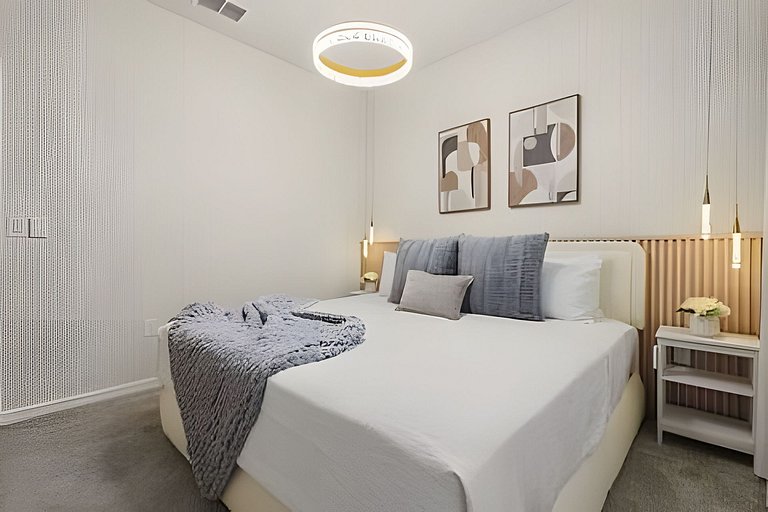 8 Bd / 6 Ba / Sleeps 23 / Windsor Cay Resort