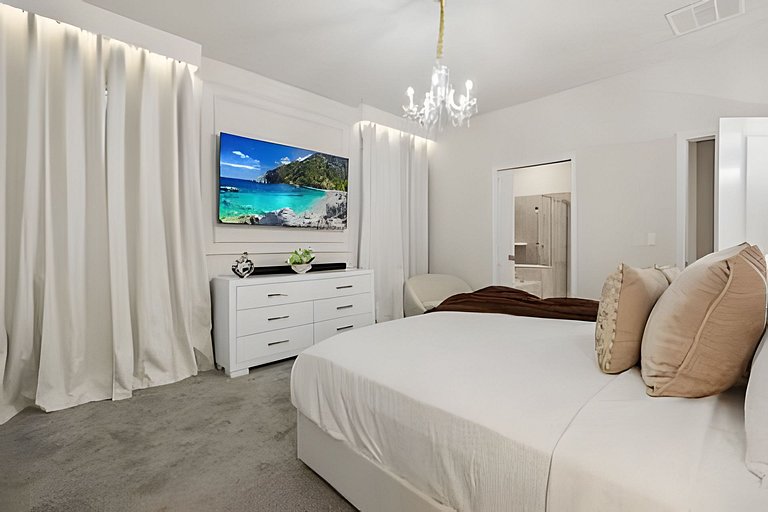 8 Bd / 6 Ba / Sleeps 23 / Windsor Cay Resort
