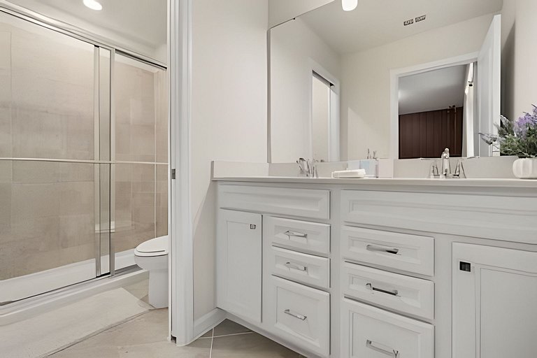 8 Bd / 6 Ba / Sleeps 23 / Windsor Cay Resort