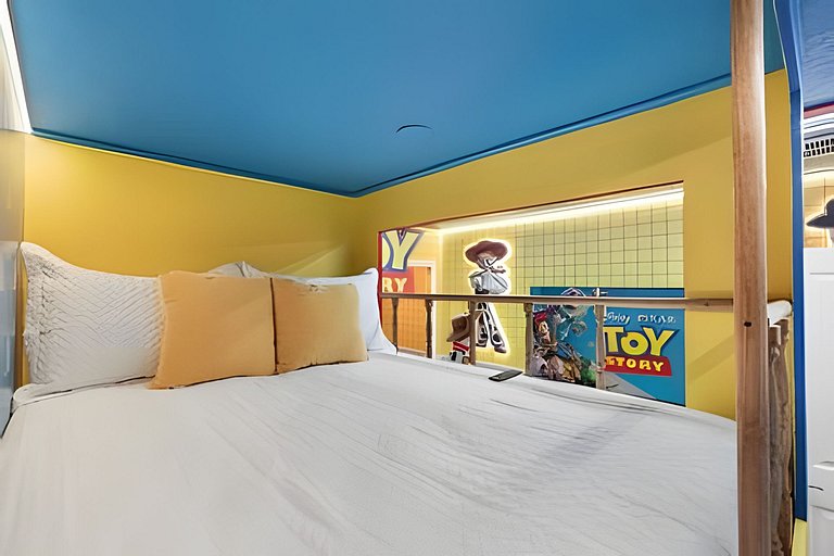 8 Bd / 6 Ba / Sleeps 23 / Windsor Cay Resort