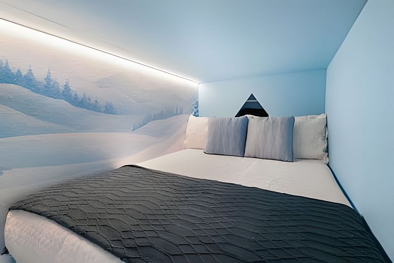 8 Bd / 6 Ba / Sleeps 23 / Windsor Cay Resort