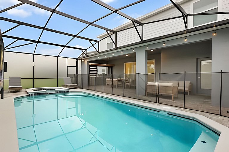 8 Bd / 6 Ba / Sleeps 23 / Windsor Cay Resort