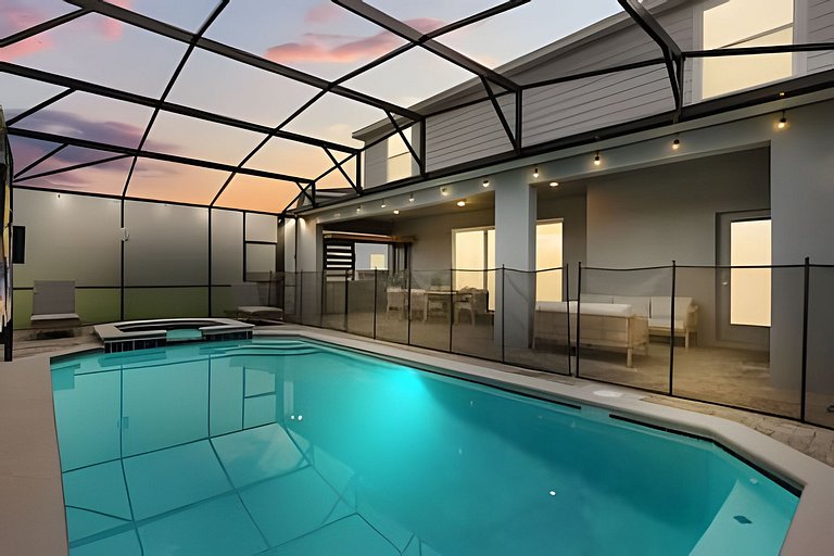 8 Bd / 6 Ba / Sleeps 23 / Windsor Cay Resort