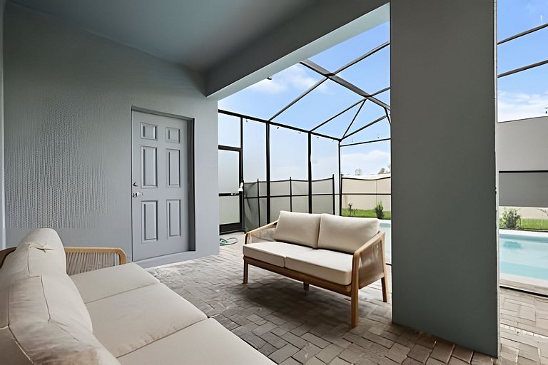 8 Bd / 6 Ba / Sleeps 23 / Windsor Cay Resort