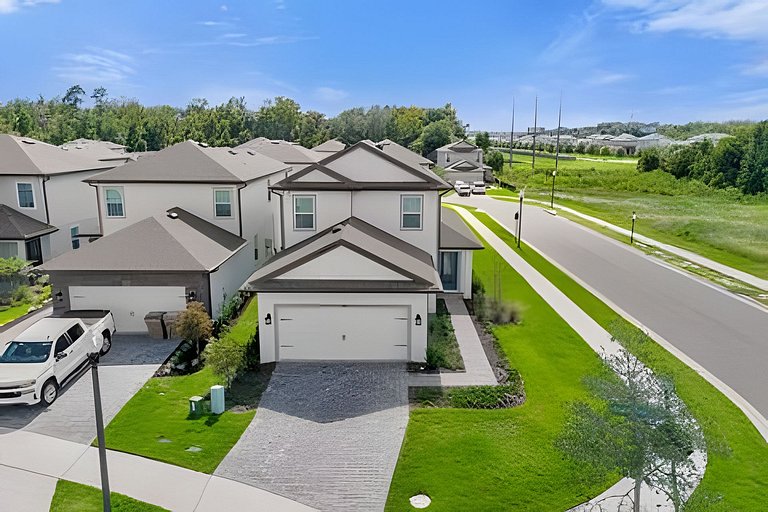 6 Bd / 3,5 Ba / Sleeps 22 / Reunion Village