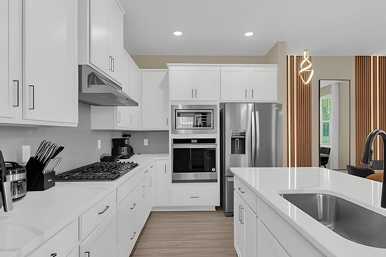 6 Bd / 3,5 Ba / Sleeps 22 / Reunion Village