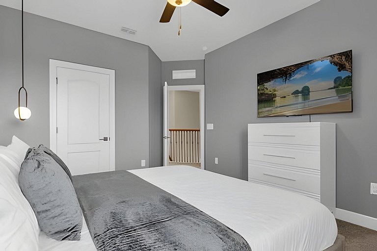 6 Bd / 3,5 Ba / Sleeps 22 / Reunion Village