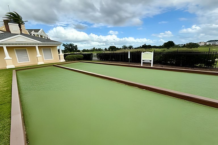 6 Bd / 3,5 Ba / Sleeps 22 / Reunion Village