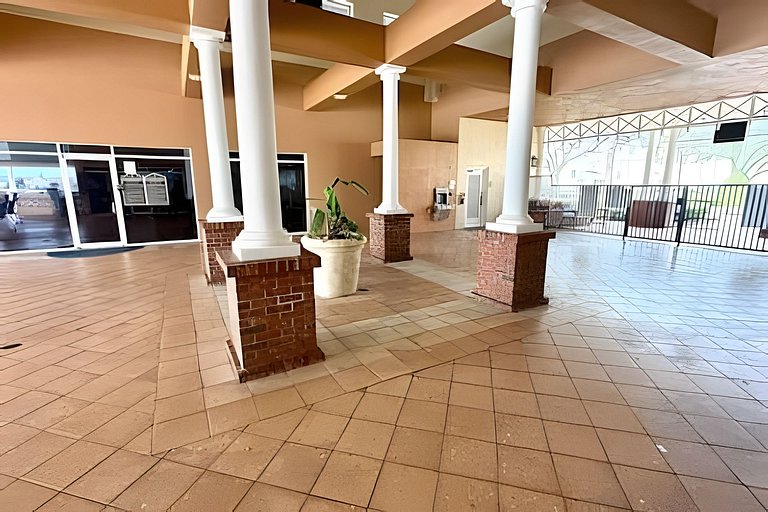 6 Bd / 3,5 Ba / Sleeps 22 / Reunion Village
