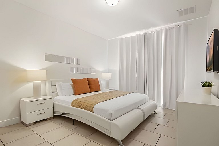 6 Bd / 4.5 Ba / Sleeps 12 / Solterra Resort