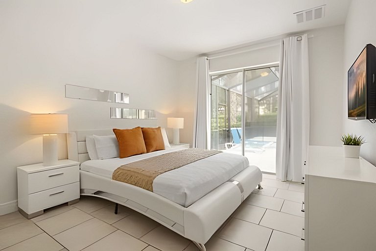 6 Bd / 4.5 Ba / Sleeps 12 / Solterra Resort