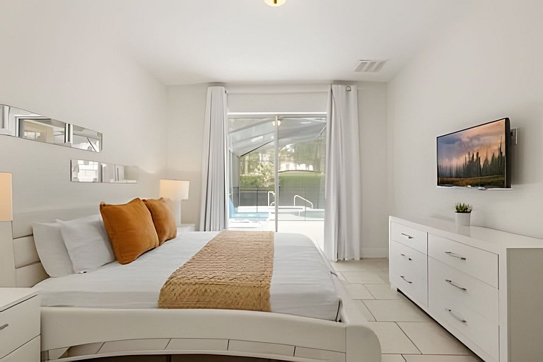 6 Bd / 4.5 Ba / Sleeps 12 / Solterra Resort