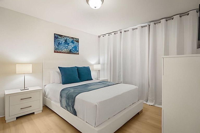 6 Bd / 4.5 Ba / Sleeps 12 / Solterra Resort