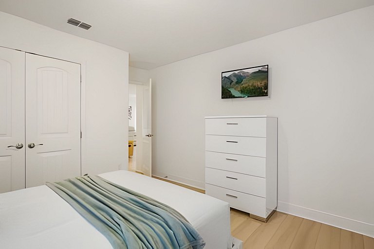 6 Bd / 4.5 Ba / Sleeps 12 / Solterra Resort