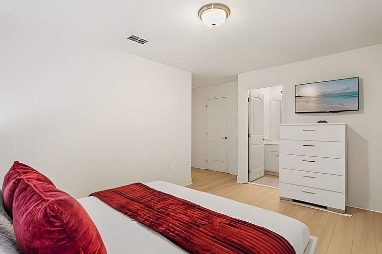 6 Bd / 4.5 Ba / Sleeps 12 / Solterra Resort