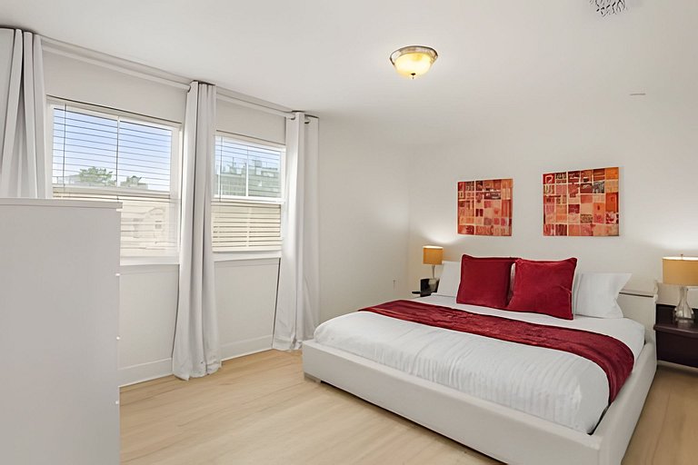 6 Bd / 4.5 Ba / Sleeps 12 / Solterra Resort