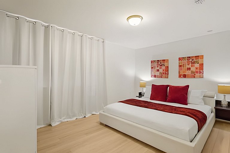 6 Bd / 4.5 Ba / Sleeps 12 / Solterra Resort
