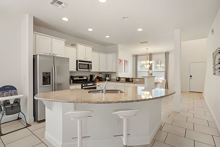 6 Bd / 4.5 Ba / Sleeps 12 / Solterra Resort