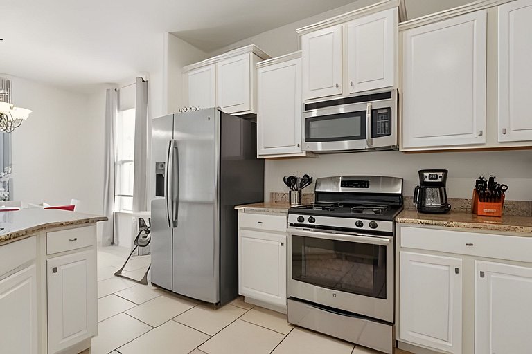 6 Bd / 4.5 Ba / Sleeps 12 / Solterra Resort