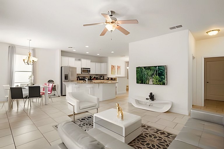6 Bd / 4.5 Ba / Sleeps 12 / Solterra Resort