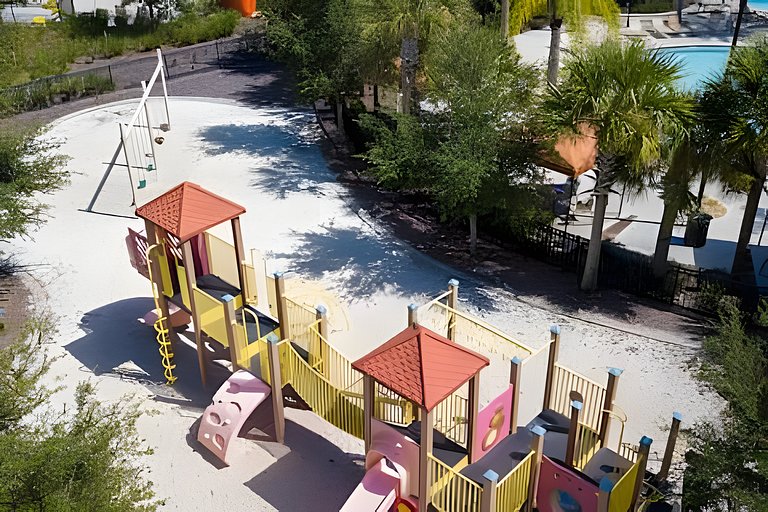 6 Bd / 4.5 Ba / Sleeps 12 / Solterra Resort