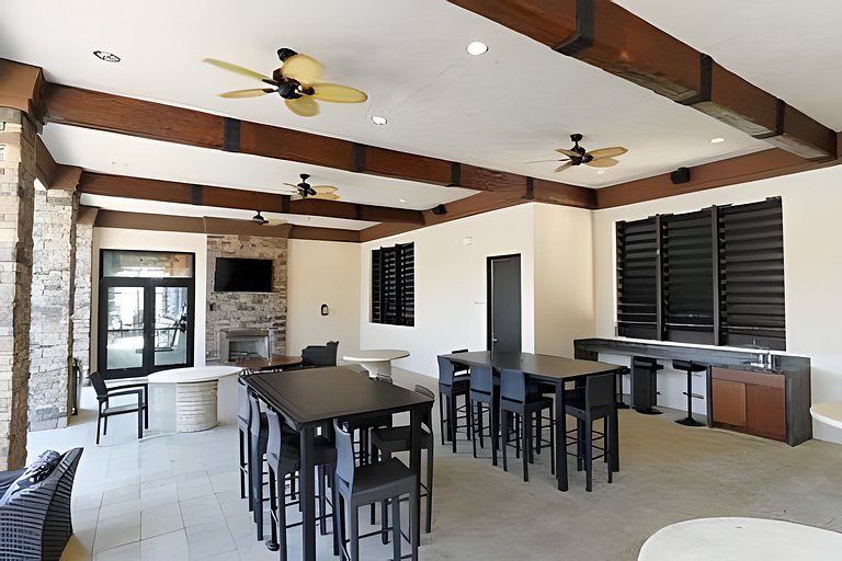 6 Bd / 4.5 Ba / Sleeps 12 / Solterra Resort