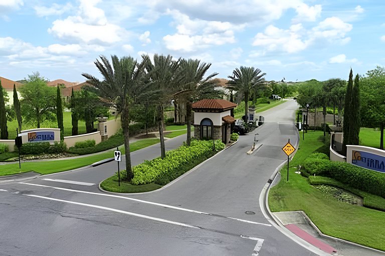 6 Bd / 4.5 Ba / Sleeps 12 / Solterra Resort