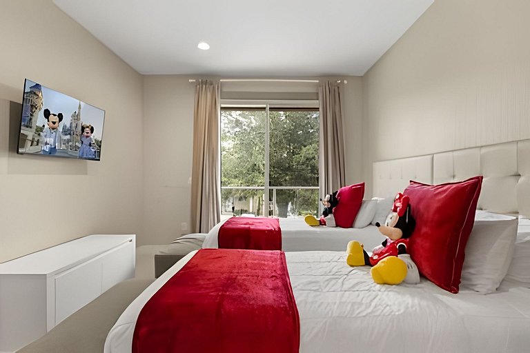 8 min to Disney | Private Bath in Every Bedroom