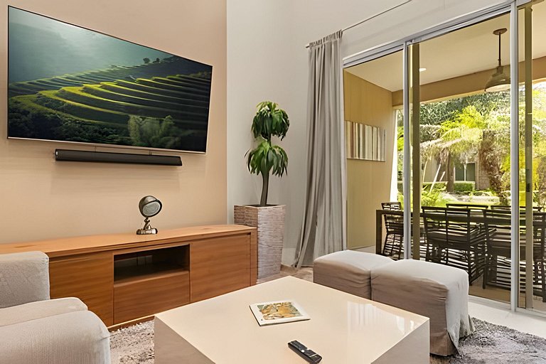 8 min to Disney | Private Bath in Every Bedroom
