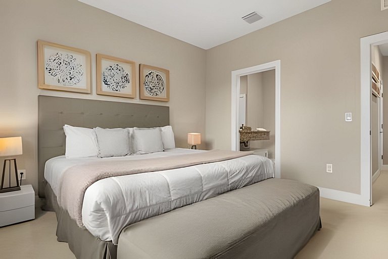 8 min to Disney | Private Bath in Every Bedroom