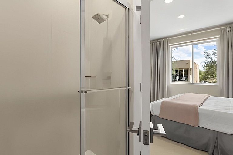 8 min to Disney | Private Bath in Every Bedroom