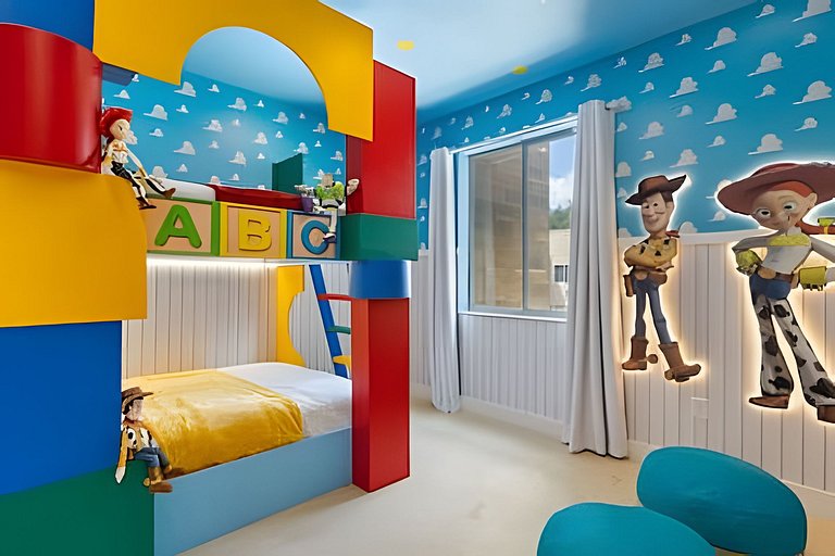8 min to Disney | Private Bath in Every Bedroom
