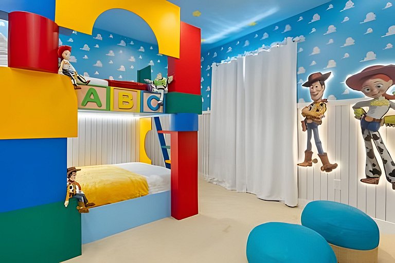 8 min to Disney | Private Bath in Every Bedroom
