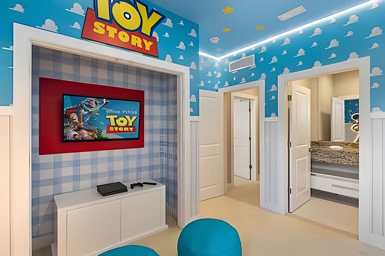 8 min to Disney | Private Bath in Every Bedroom