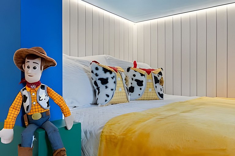 8 min to Disney | Private Bath in Every Bedroom