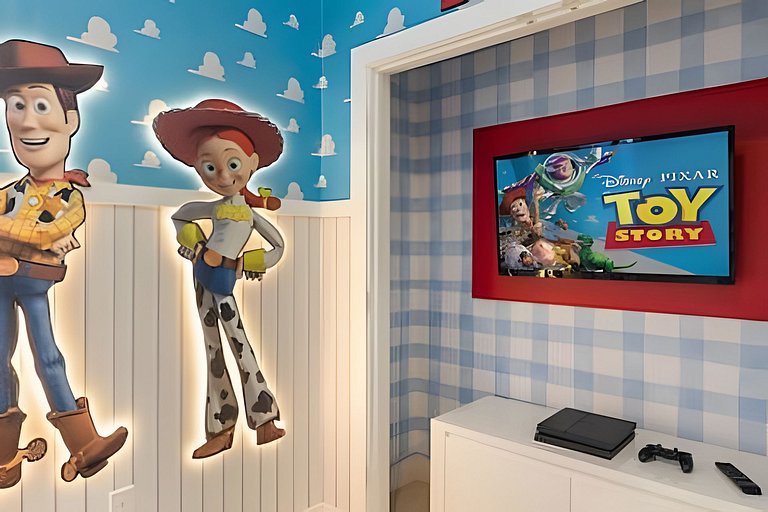 8 min to Disney | Private Bath in Every Bedroom
