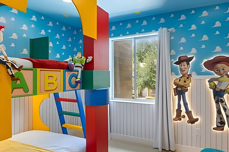 8 min to Disney | Private Bath in Every Bedroom