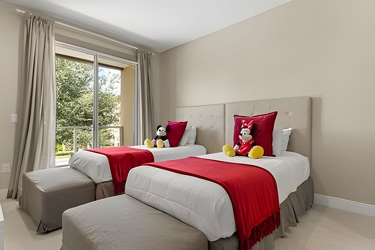 8 min to Disney | Private Bath in Every Bedroom