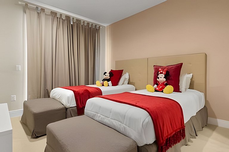 8 min to Disney | Private Bath in Every Bedroom