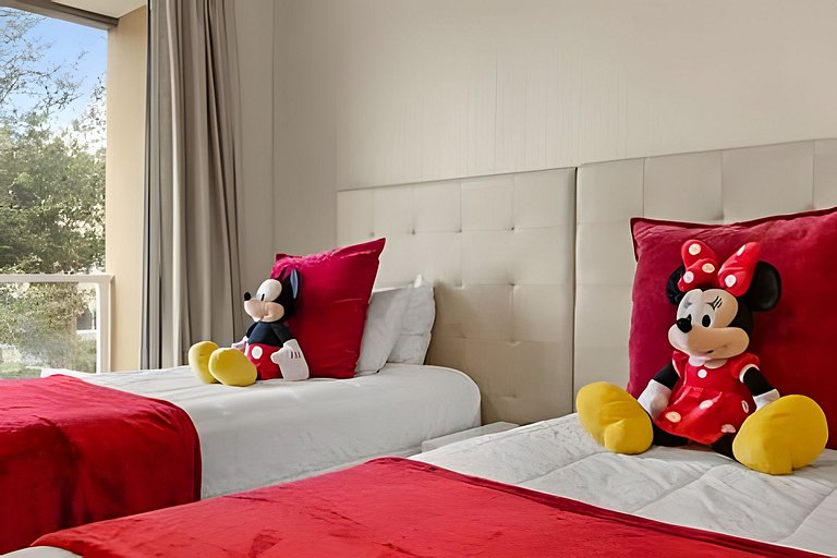 8 min to Disney | Private Bath in Every Bedroom